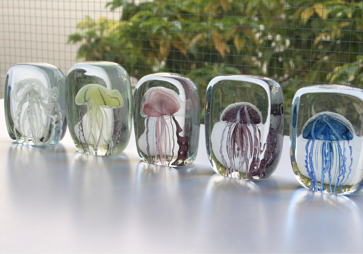 3匹の優雅なクラゲ ガラスドームオブジェ Glass Ocean 置物 透明感