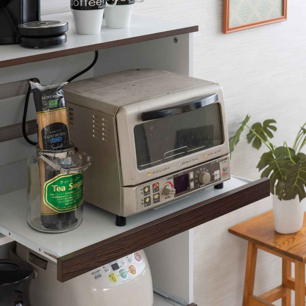 ミドルレンジボード ホワイト キッチン収納 フック付き キッチンボード 食器棚 家電ボード ☆ PayPay(ペイペイ)決済可能 ☆ 札幌市 北区 屯田 OCEAN】 バイカラーがお洒落なキッチンボード ナチュラル×ホワイト 幅