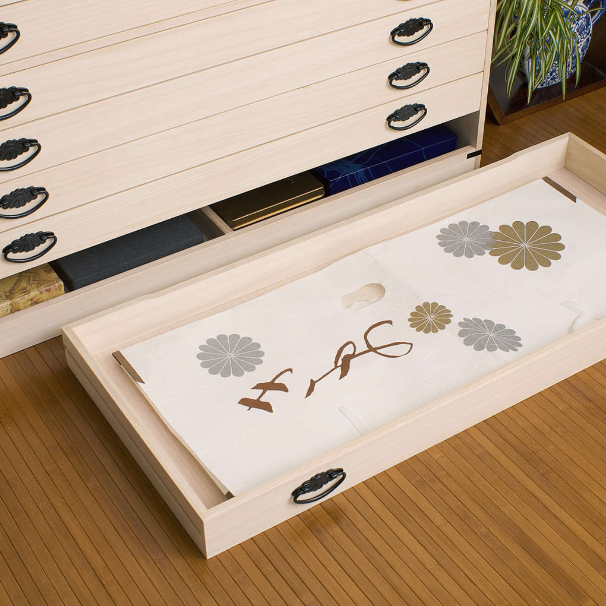 桐たんす 着物用 浅型 10段 桐タンス 台輪あり 日本製 約幅100cm （ 桐