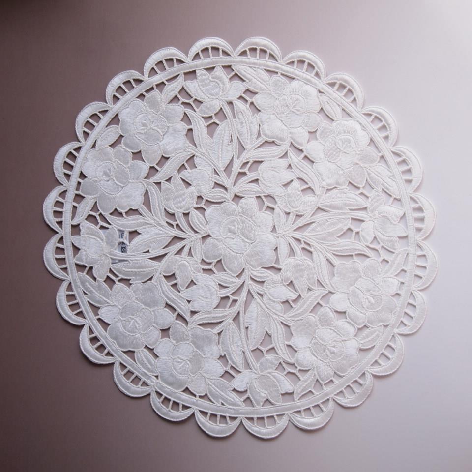 花瓶敷 30cm 高級刺繍ドイリー アルテローザ ホワイト アンティーク調 