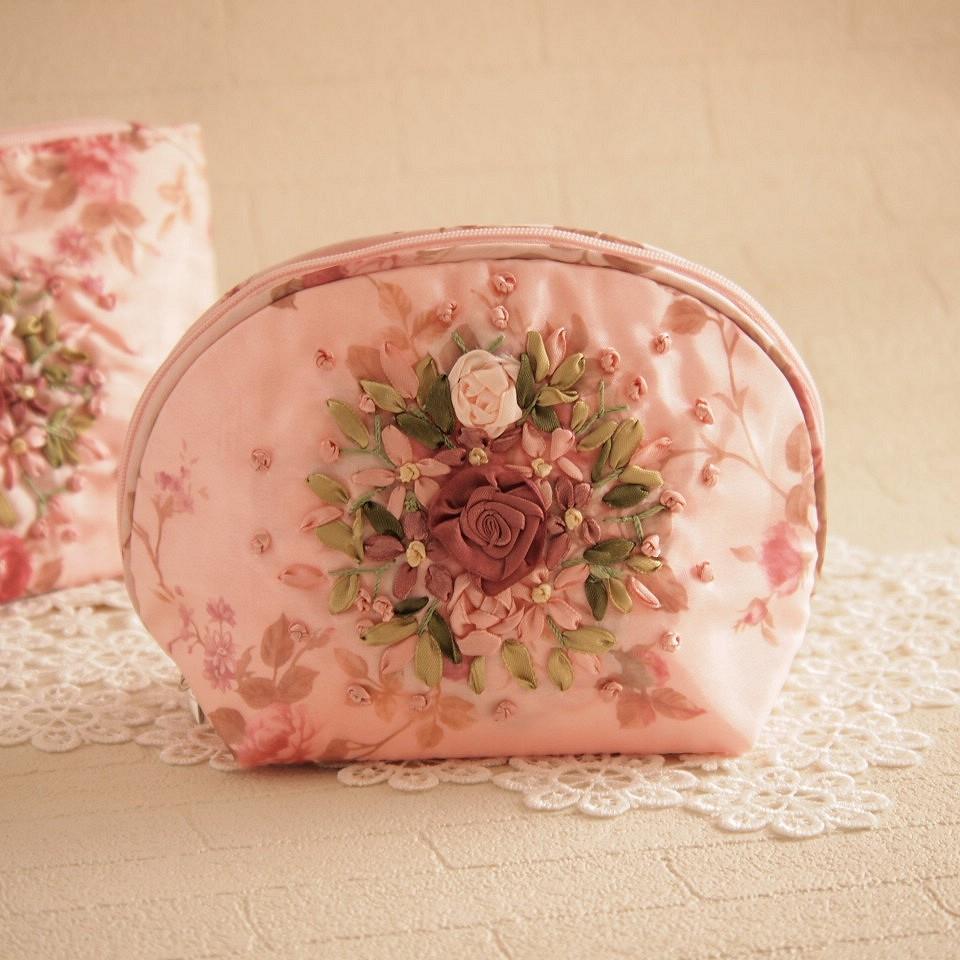 おしゃれなバラのリボン刺繍 ラウンド 化粧ポーチ 小物入れ ラフィーネ