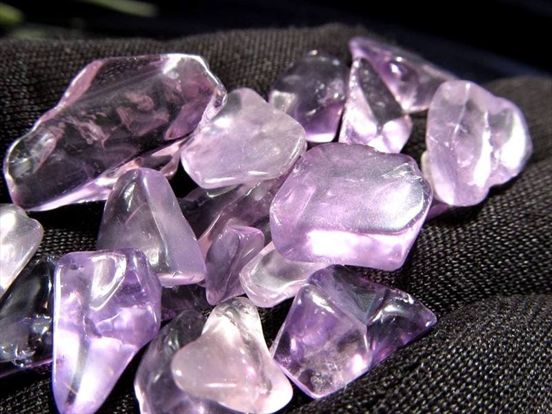 中粒タイプ ラベンダーアメジスト 紫水晶 さざれ 一袋約100g 粒の大き