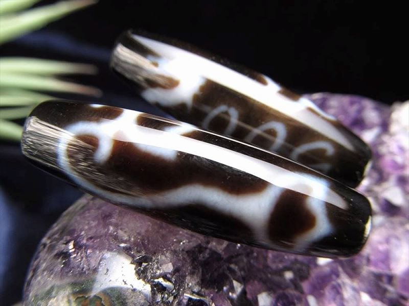 天珠シリーズ02✨成功 能力開花 天珠の最高位 九眼天珠×レムリアンクリスタル 楽天市場】【限定1点！ 全てを覆い尽くすパワースポットが存在