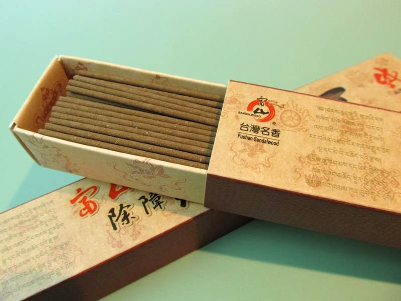 激安宣言 高級 チベット族秘伝 除障 納福香 たっぷり1箱約50g入り 浄化