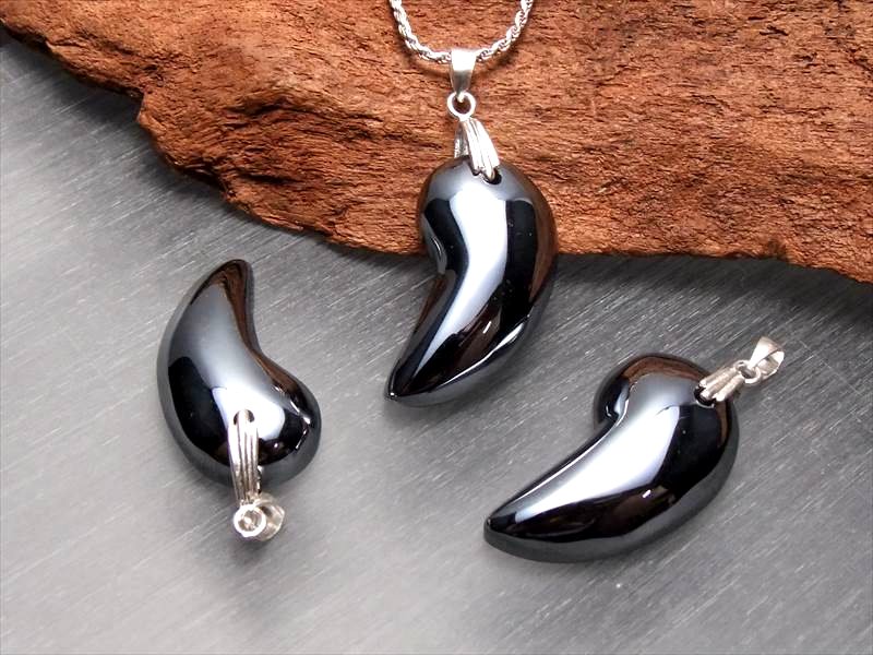 テラヘルツ鉱石 勾玉型 ペンダントトップ 小サイズ 縦約30mm-35mm 重さ