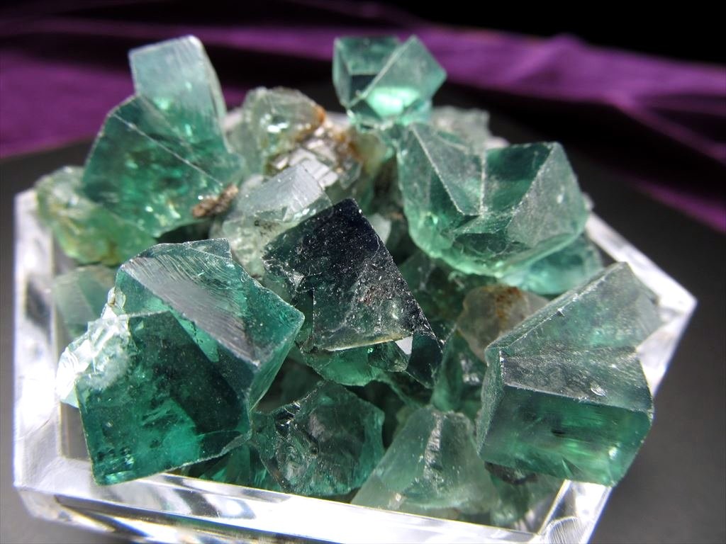 強蛍光 フローライト結晶原石 詰め合わせ Sサイズ 約100g入り 粒約7mm