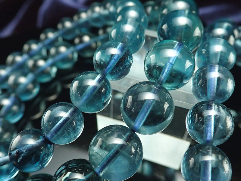 天然石羽毛ミントグリーン・ラトルド・フローライト ブレスレット　17.5mm珠 天然石羽毛ミントグリーン・ラトルド・フローライト ブレスレット 17.5mm珠