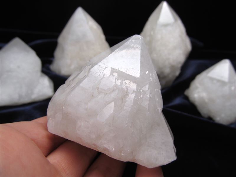 【1点物】チベット ヒマラヤ水晶 クラスター 台座付き　1205g 1点物】チベット ヒマラヤ水晶 クラスター 台座付き 1205g 【公式通販】