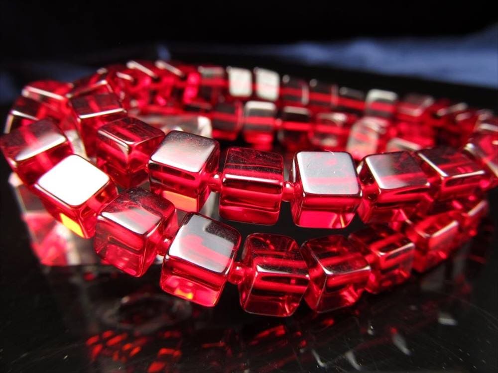 5A ルビーレッドアンバー ブレスレット キューブ型 幅約6mm-6.5mm 発色