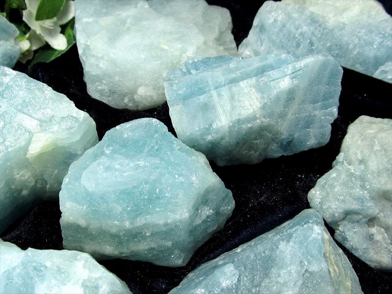 天使の石 アクアマリン ラフ原石 1個売り 重さ80g-100g 透明感のある
