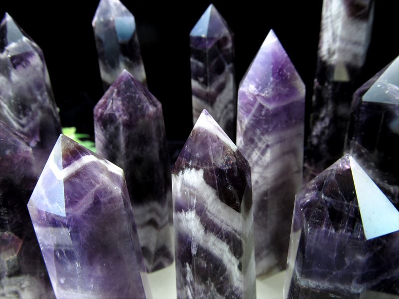 シェブロンアメジスト 六角柱(ポイント) 重さ 60g-80g 神秘的な