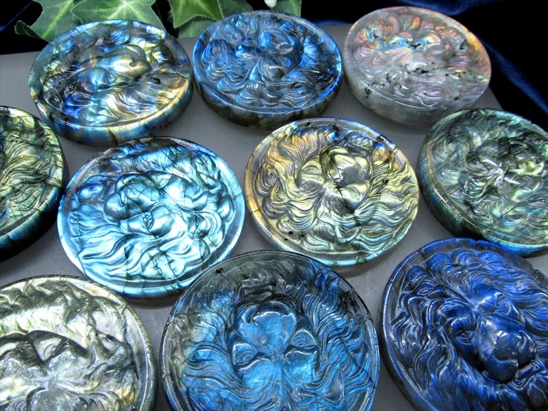 鮮やかシラー ラブラドライト ライオン 彫刻置物 1個売り 重さ約35g