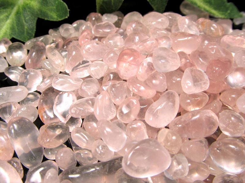 3A ローズクォーツ さざれ 約100g 粒の大きさの平均 約5ミリ-16ミリ 愛