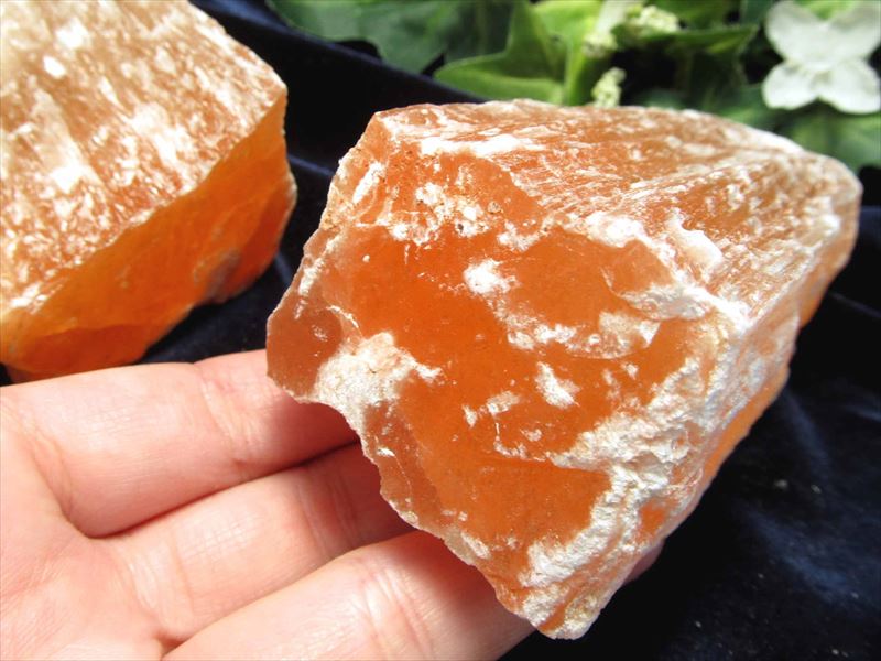 まるでミカン味のお菓子 オレンジ セレナイト結晶ブロック ナチュラル原石 1個売り 重さ250g-300g 心を穏やかにする石 精神力の向上 願望達成 メキシコ産
