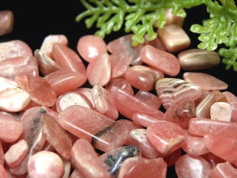 濃いピンク 透明感有り インカローズ さざれ 100g 約5ミリ-17ミリ