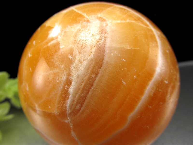 シマシマ模様 バンデッドカルサイト 丸玉置物 台座付 直径約66.5mm 重