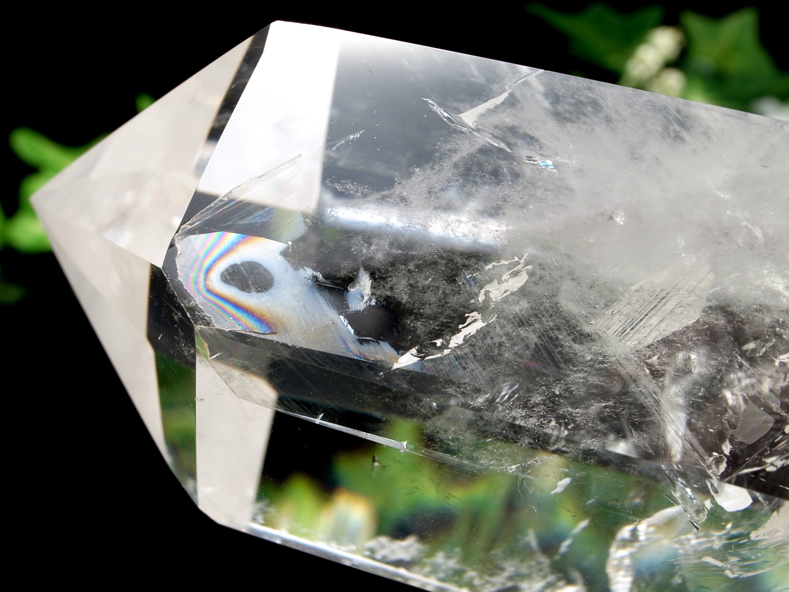 虹入り水晶六角柱(専用台付き) 虹入りライトニング水晶ガーデンクォーツ（庭園水晶）六角柱