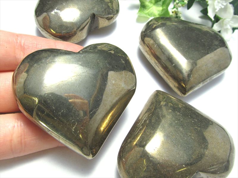 強力な邪気祓いの石 チャルコパイライト ハート型 磨き石タンブル 重さ