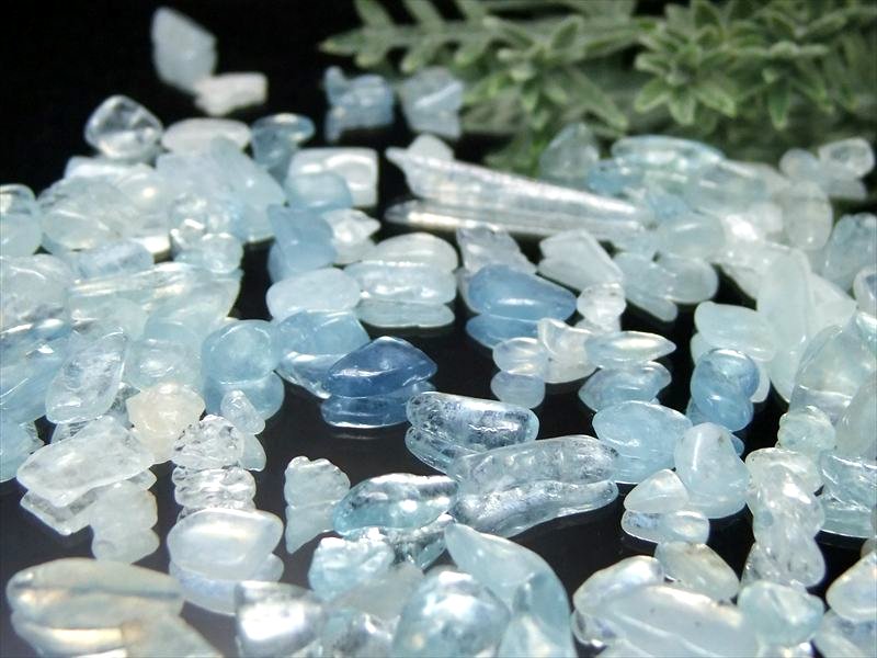 超透明タイプ アクアマリン さざれ石 100g 約5ミリ-14ミリ 限定ある