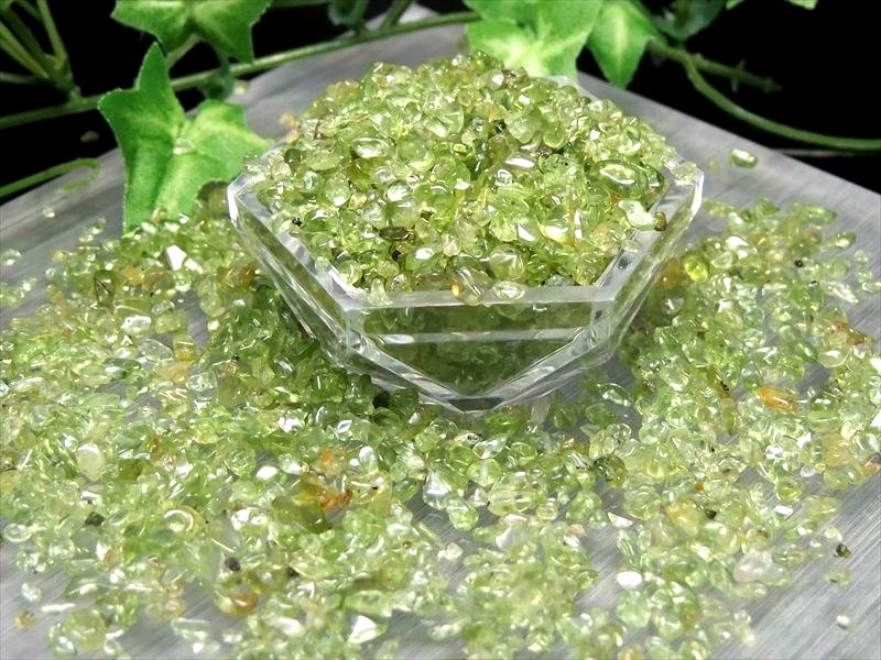 透明感抜群 希少 ペリドット さざれ かんらん石 1袋100グラム入り 約