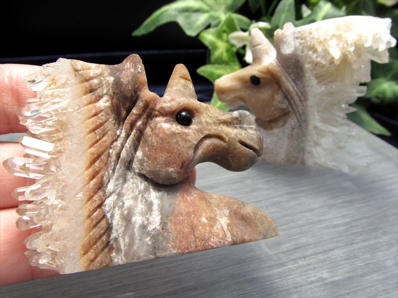 2026年の干支 メノウ 瑪瑙 馬 彫刻置物 1個売り 幅約49mm-70mm前後 重