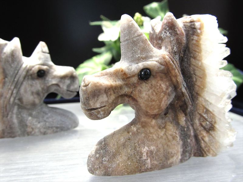 2026年の干支 メノウ 瑪瑙 馬 彫刻置物 1個売り 幅約49mm-70mm前後 重