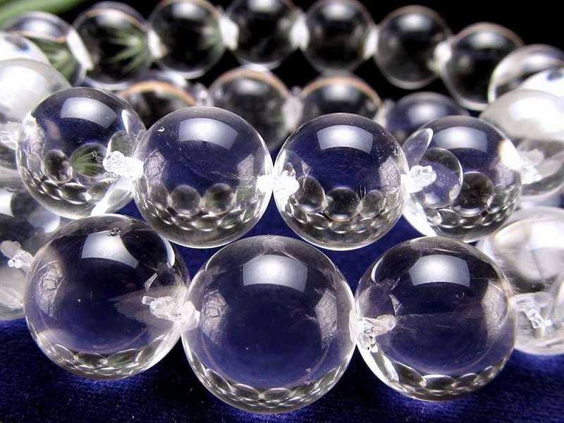 光を受けてレンズのように輝く 天然水晶 ブレスレット 約12mm-13mm×16