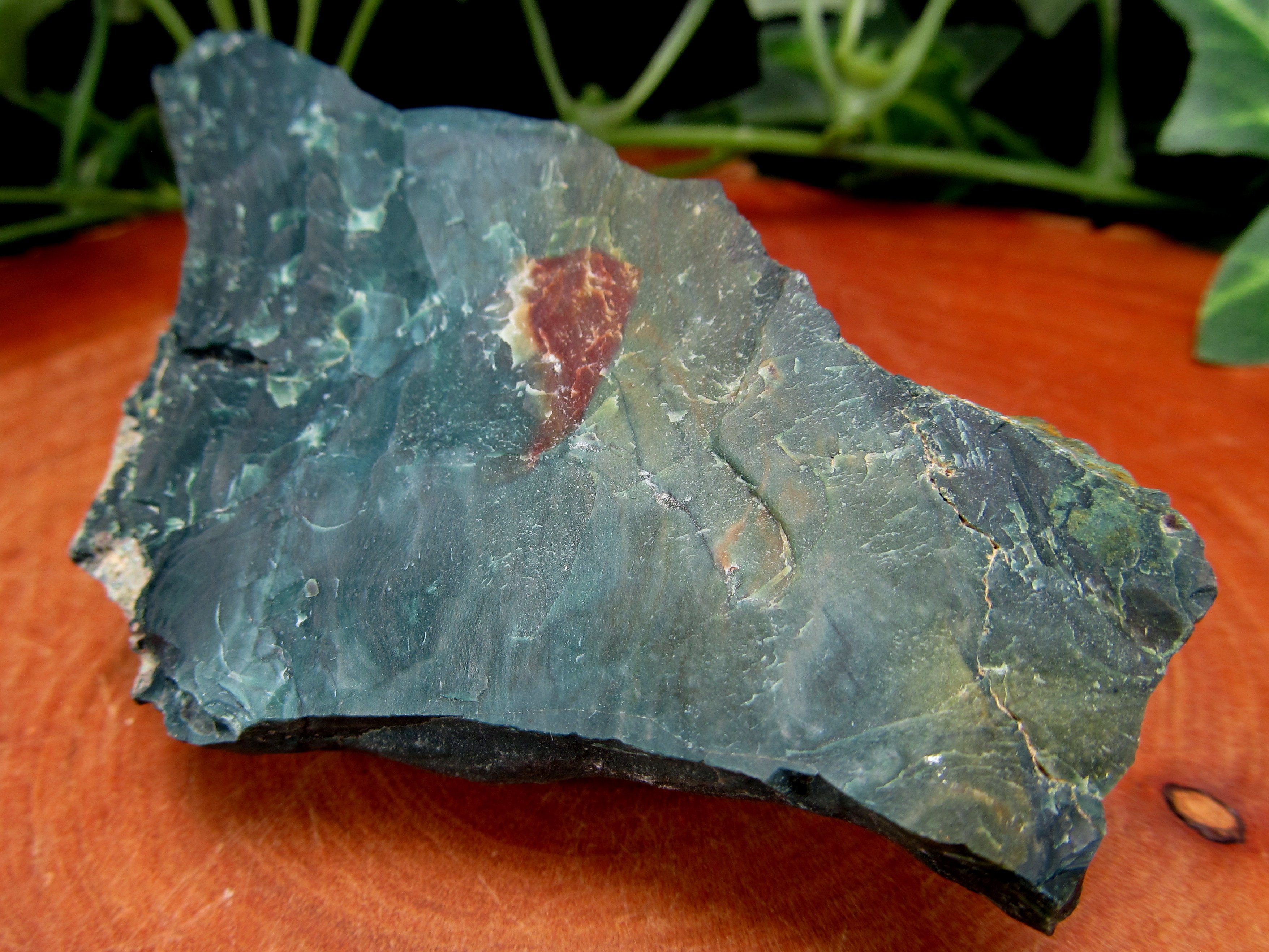 高品質 濃い緑 出雲石 碧玉 原石 深緑タイプ 86g 幅79mm 大地のパワー