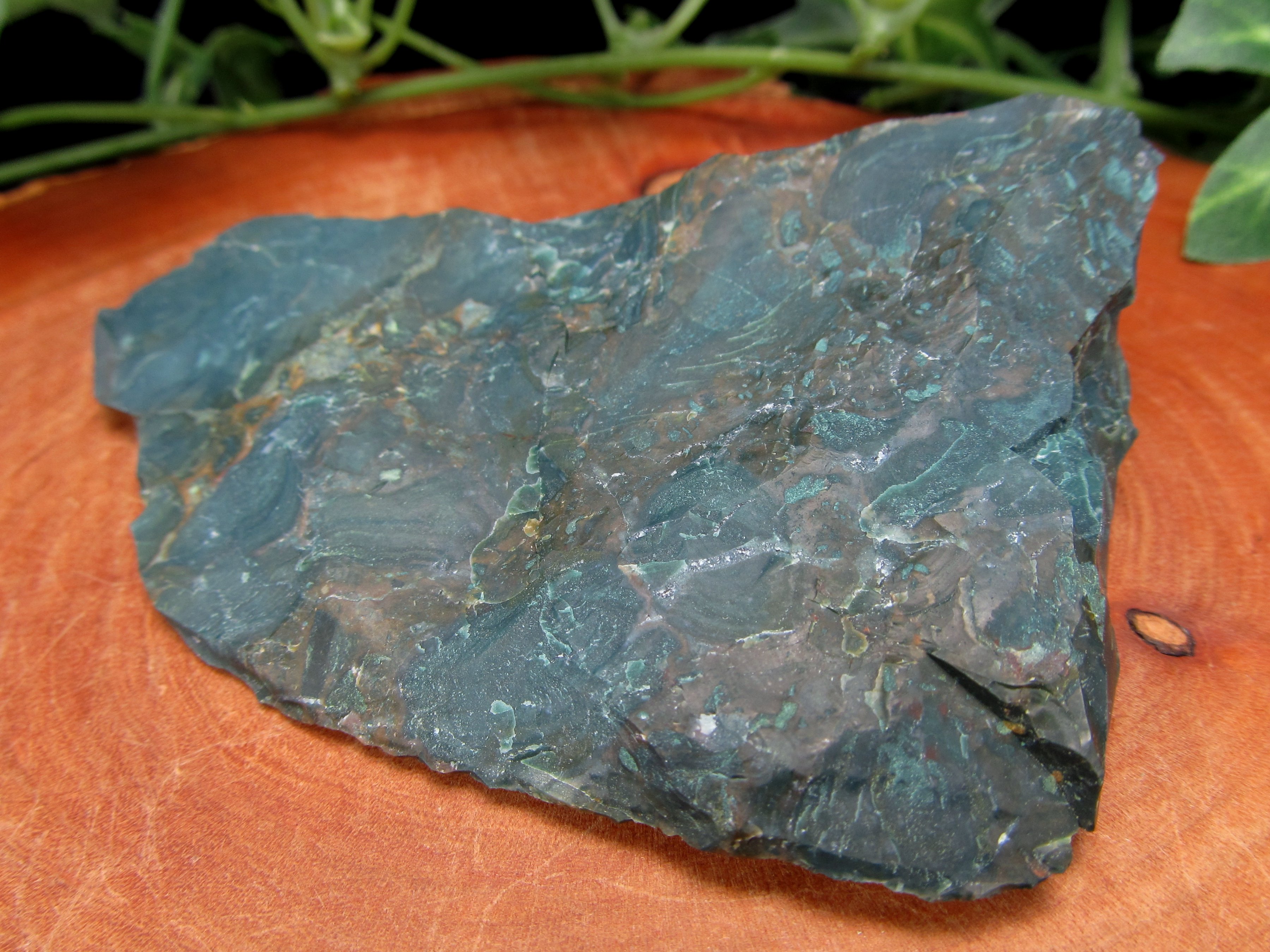 高品質 濃い緑 出雲石 碧玉 原石 深緑タイプ 67g 幅78mm 大地のパワー