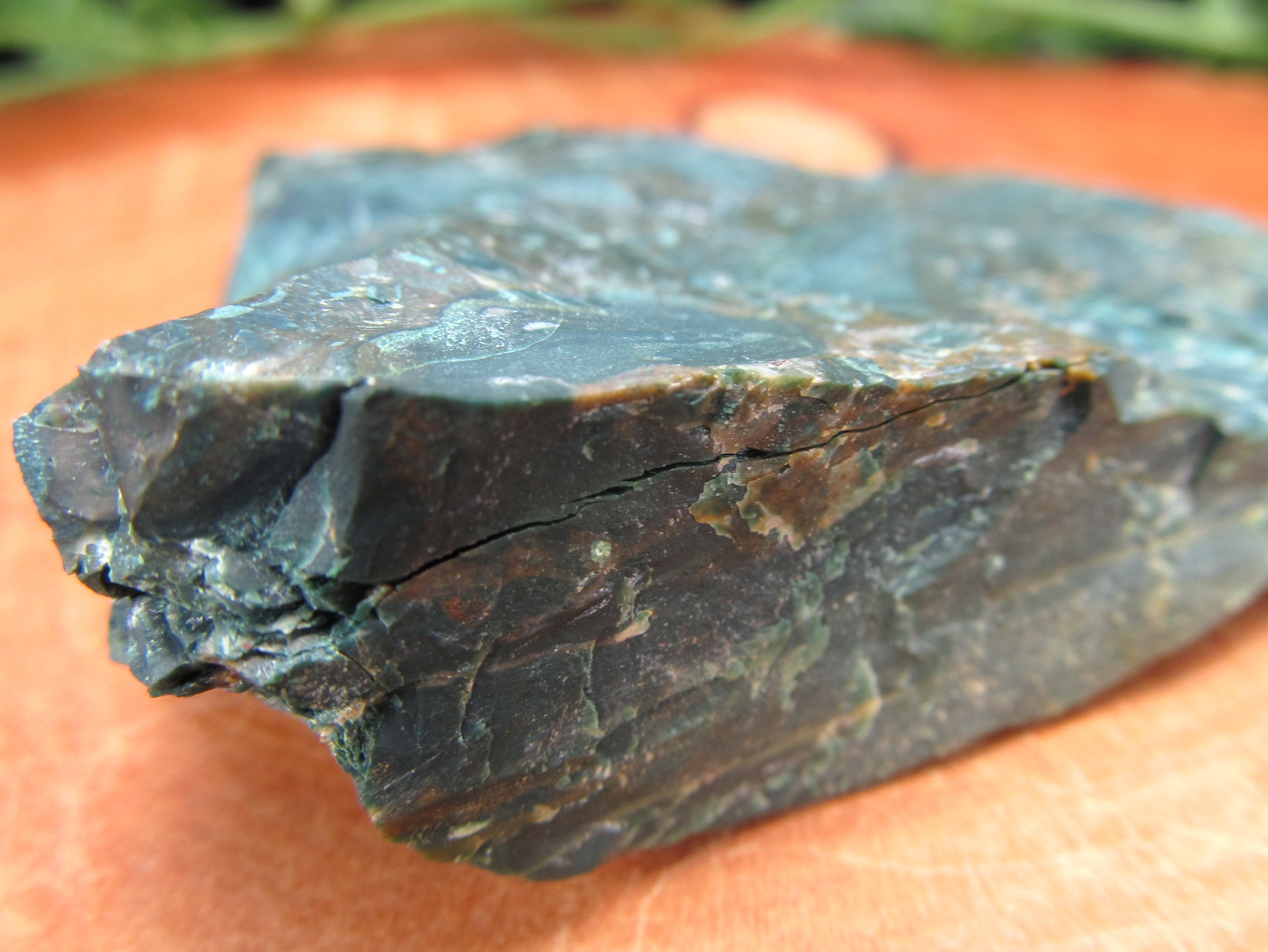 高品質 濃い緑 出雲石 碧玉 原石 深緑タイプ 67g 幅78mm 大地のパワー