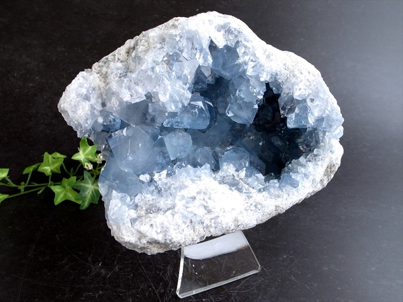 ✨高透明度 セレスタイト 天青石 原石✨ 約2.1kg 大粒結晶 インテリア 超透明 5A セレスタイト 天青石 クラスター 原石 イス台座付 最大幅