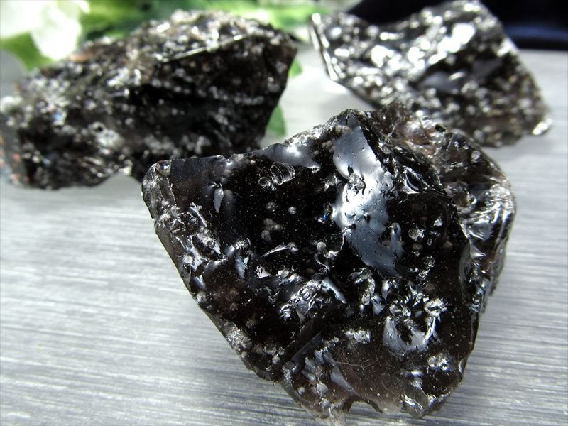 満天の星のような黒曜石 クリストバル石入りオブシディアン 黒曜石