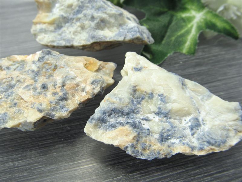 希少 国産原石 コランダム 原石 約20g-25g 1個売り 白地に青斑点 大