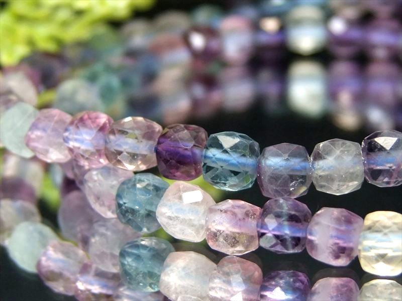 丸ごとフローライト　天然石デザインブレスレット　素敵な逸品 丸ごとフローライト 天然石デザインブレスレット 素敵な逸品 丸ごと