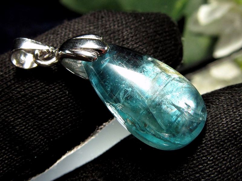 極上の透明度 カイヤナイト 藍晶石 ドロップ型 ペンダントトップ 石