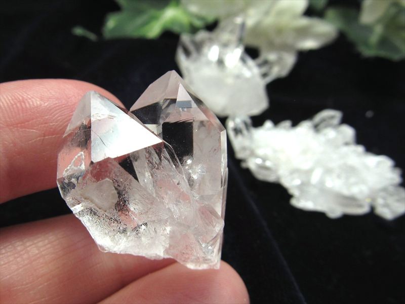 大特価 4A+ トマス産 超透明水晶 クラスター SSサイズ 1個売り 4cm×4cm