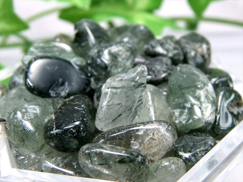 高品質モスグリーン グリーンルチルクォーツ さざれ石 200g 約6ミリ-25