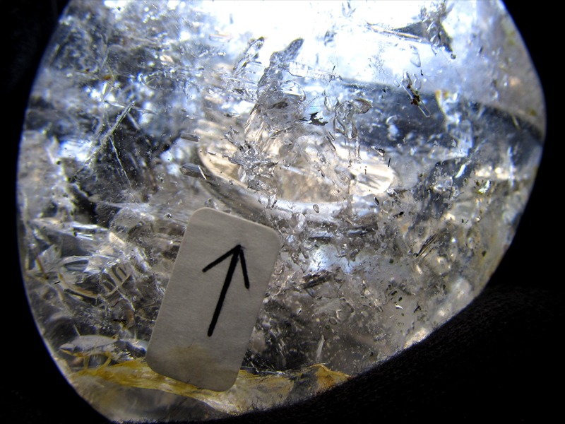 水入り水晶　キラキラ　大きめ　天然石 天然石ギフト】 風水 表鬼門 裏鬼門浄化 運気アップ虹の光が幸運に導く
