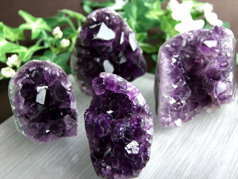 濃い紫 手の平サイズ 4A アメジスト 紫水晶 クラスター スタンドタイプ