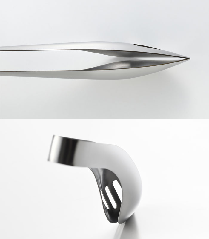 穴の形状、大きさはすくったソースが良く見えかけやすいように設計