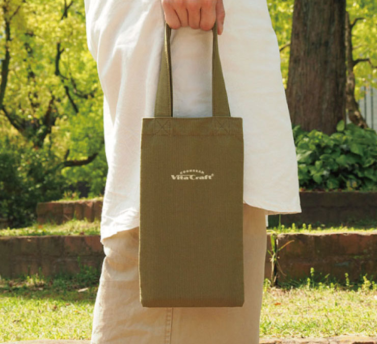 ナチュラルテイストのカーキで、タウンユースでも使えるデザイン