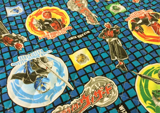 仮面ライダー　キルティング生地 楽天市場】Q- キルティング 生地 布 仮面ライダー リバイス（ 濃青系