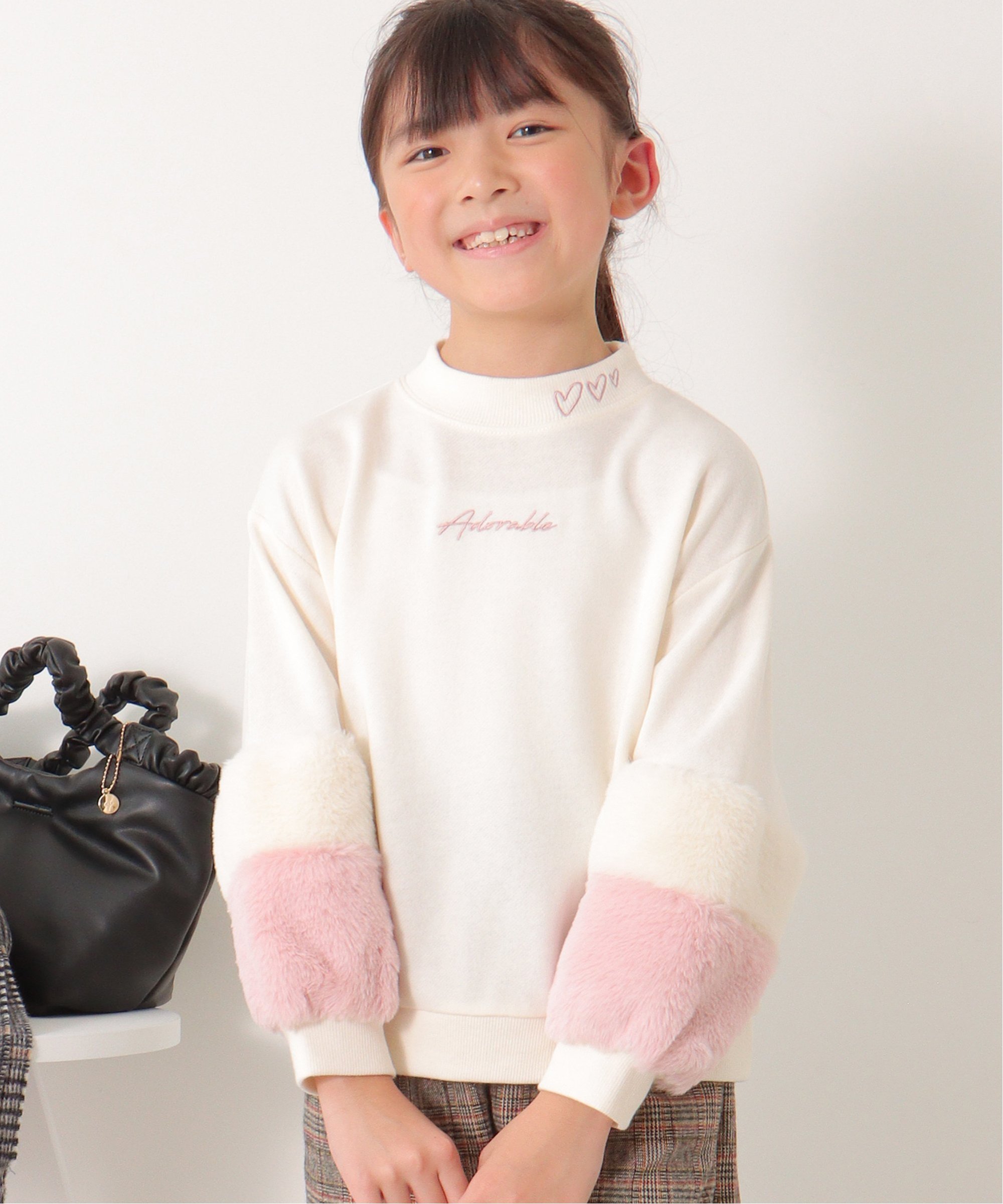 袖ﾌｧｰ付き裏毛ﾌﾟﾙｵｰﾊﾞｰ ikka（イッカ） 袖ファー刺繍裏毛プルオーバー 2 （120~160cm） : COX
