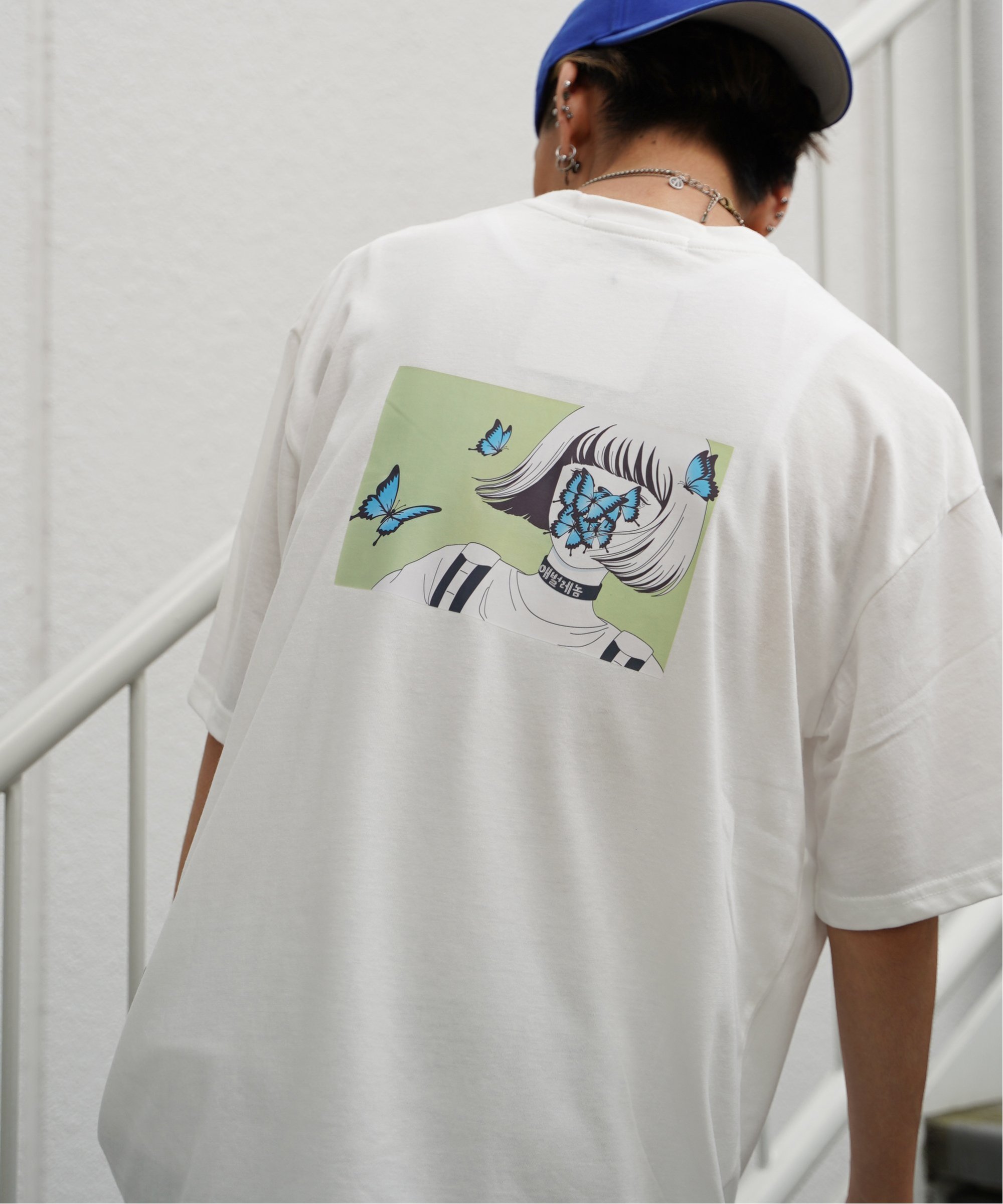 KisaバタフライイラストバックプリントTシャツ｜cox-online｜02