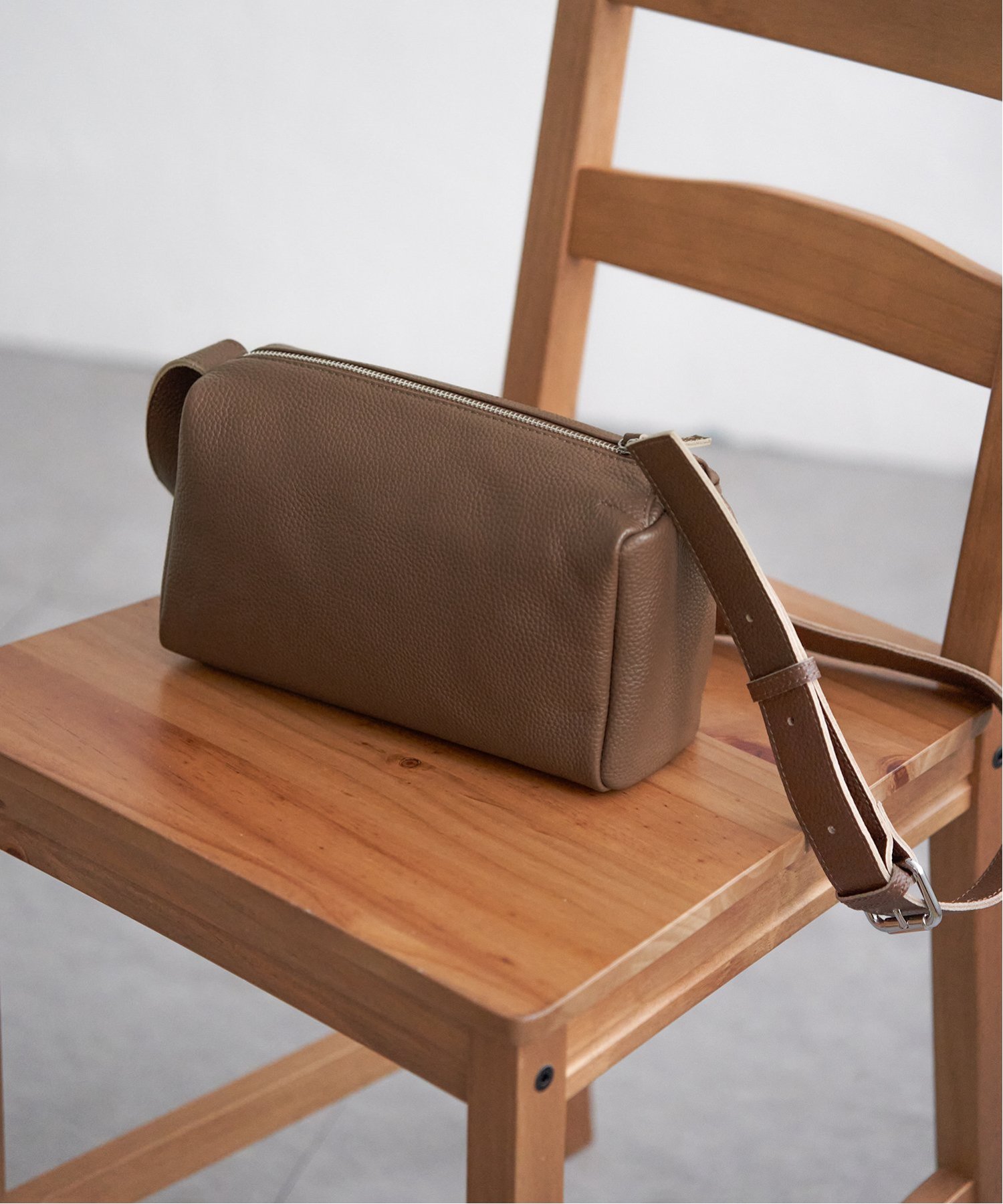 【sweet web掲載】COOCO シュリンクレザースクエアショルダーバッグ