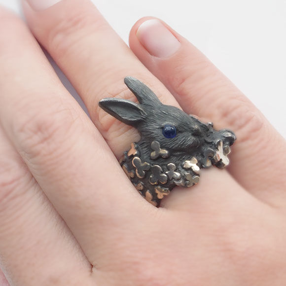 DECOvienya(デコヴィーニャ) ウサギとクローバー リング ブラック