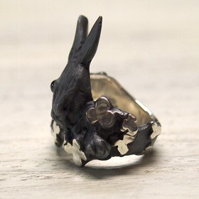 DECOvienya(デコヴィーニャ) ウサギとクローバー リング ブラック