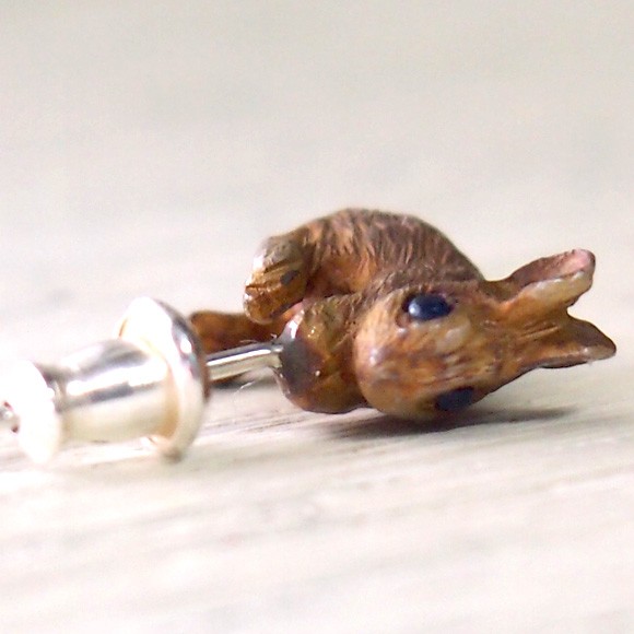 中古！【DECOvienya （デコヴィーニャ）】ウサギの片耳ピアス 茶色 DECOvienya（デコヴィーニャ） 手作りアクセサリー ウサギの