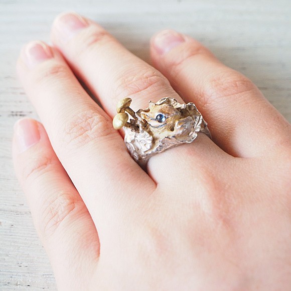 手作りアクセサリー 巣穴のシマリスリング シルバーDECOvienya（デコ