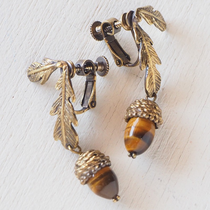 sasakihitomi(ササキヒトミ) どんぐりイヤリング 真鍮＆タイガーアイ